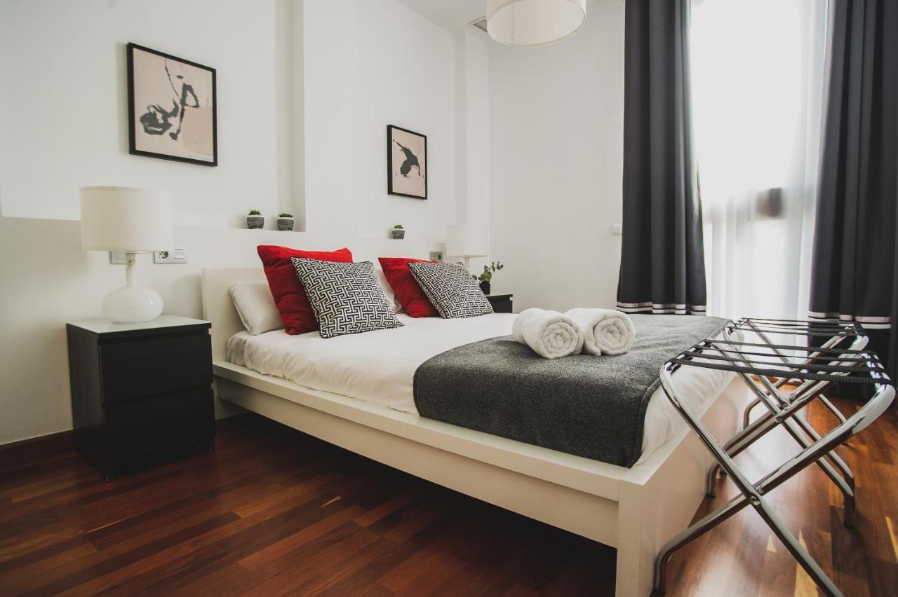 Azz Sevilla Torre De La Plata Apartamentos Екстер'єр фото