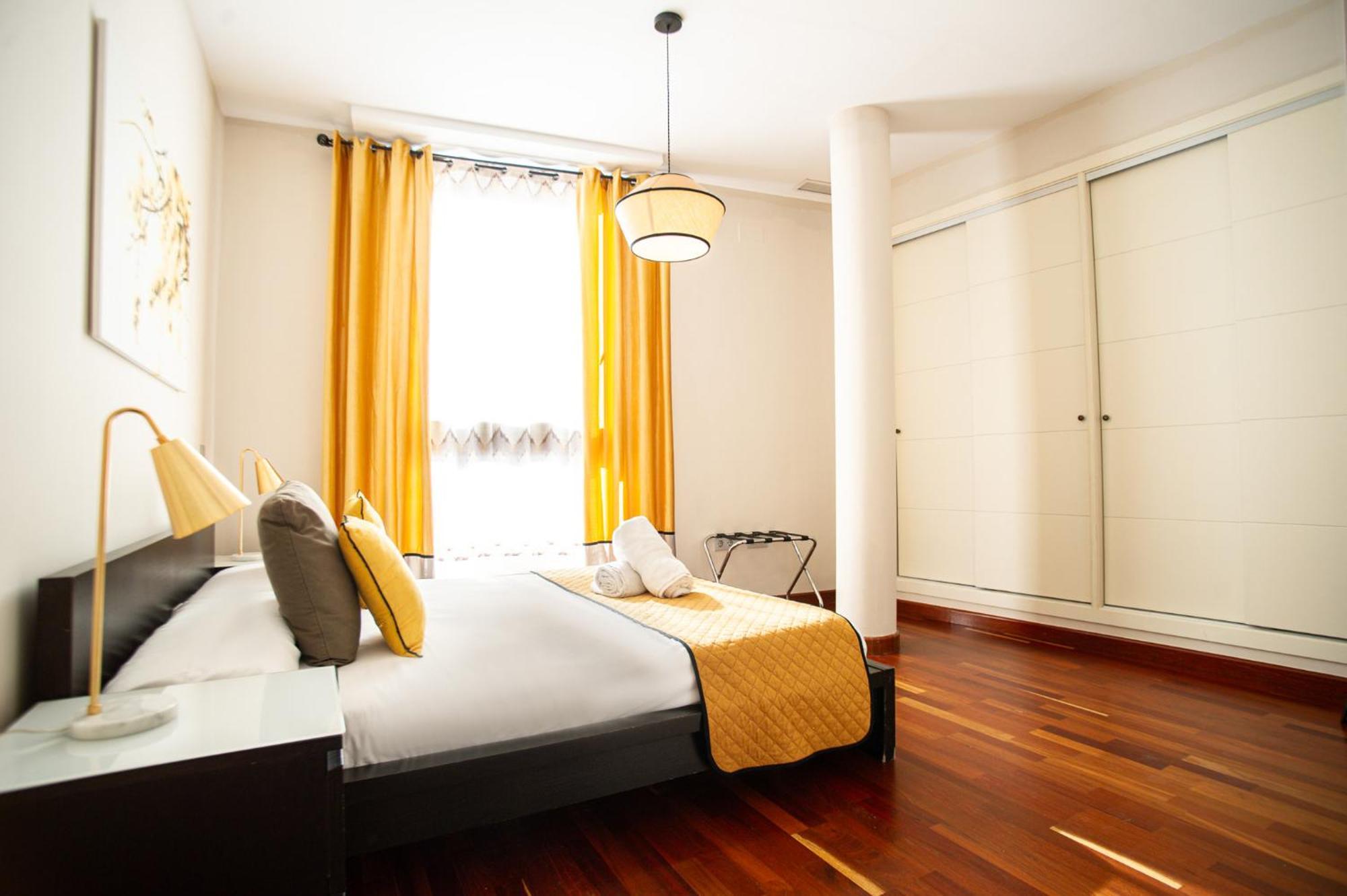 Azz Sevilla Torre De La Plata Apartamentos Екстер'єр фото