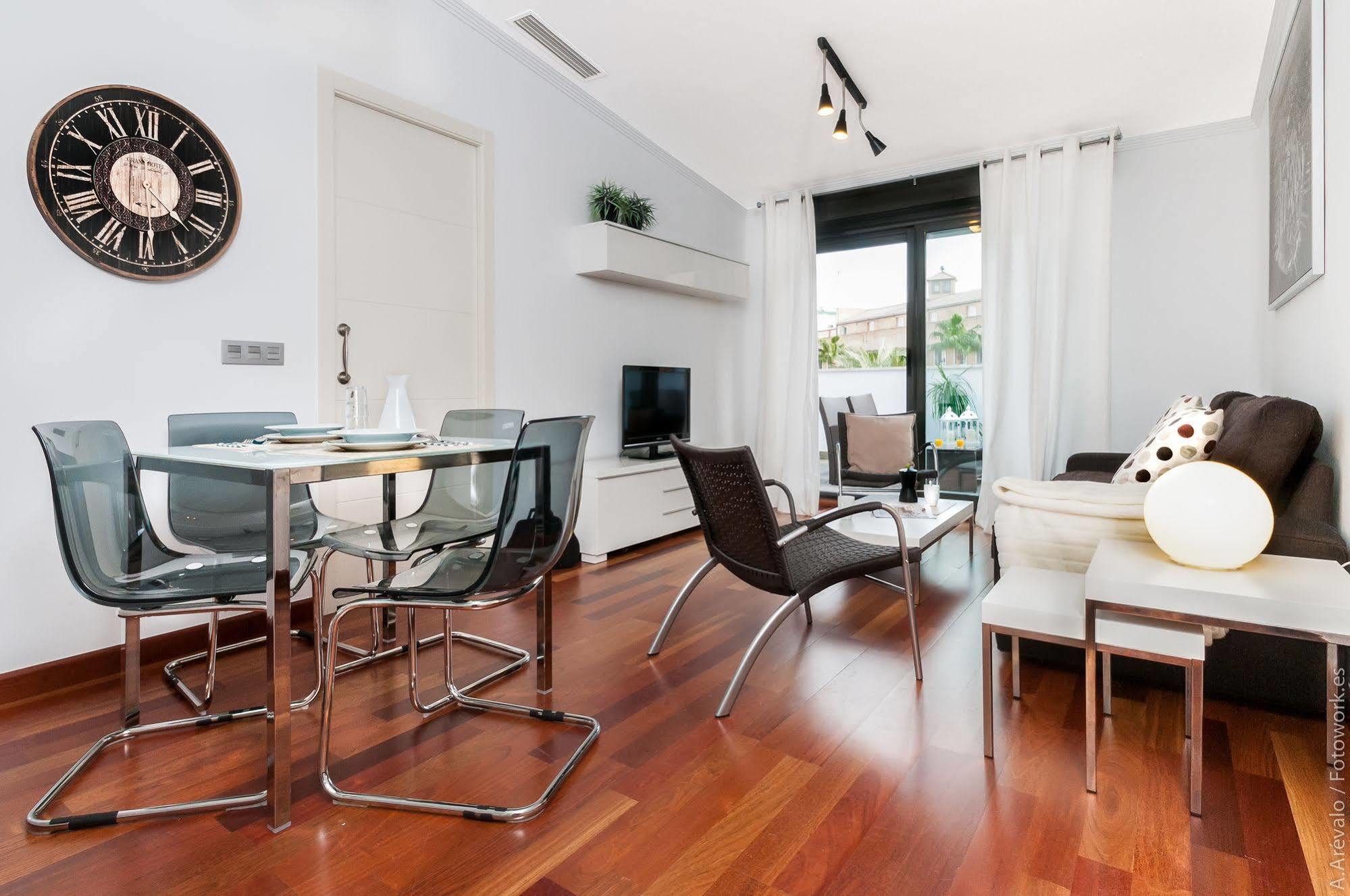 Azz Sevilla Torre De La Plata Apartamentos Екстер'єр фото