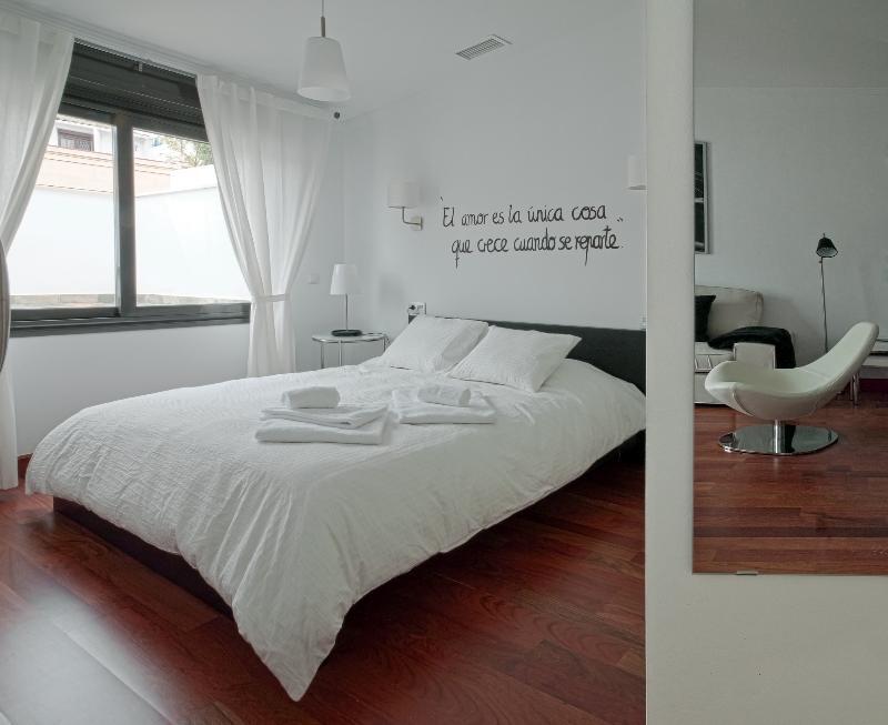 Azz Sevilla Torre De La Plata Apartamentos Екстер'єр фото